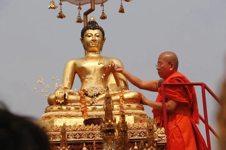 Thái Lan: Thiêng liêng lễ rước Phật trong mùa Songkran tại Chiang Mai