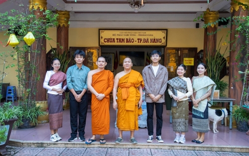 Sinh viên Lào